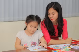 Cha mẹ có thể để trẻ tham gia một số trò chơi, giúp phát triển tư duy phản biện. Ảnh minh họa.