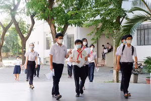 Học sinh Đà Nẵng tham dự kỳ thi tuyển sinh vào lớp 10 tại điểm thi Trường THPT Phan Châu Trinh. 