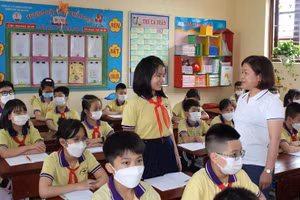 Lê Nguyễn Linh Giang phát biểu xây dựng bài trong giờ học.