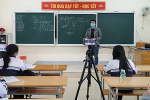 Nhiều lớp học của Nghệ An vắng hẳn do học sinh F1 học trực tuyến tại nhà.