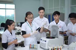 Chủ động biên soạn giáo trình là một trong những yêu cầu trong đổi mới GD đại học và quyền tự chủ của các cơ sở giáo dục đại học. Ảnh minh họa