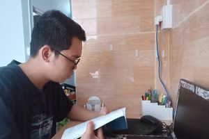 Lê Minh Thông, sinh viên Trường ĐH Sư phạm - ĐH Đà Nẵng trăn trở vì tăng học phí mang đến nhiều khó khăn cho sinh viên nghèo.