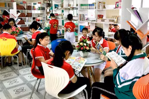 Đọc sách trong thư viện. Ảnh minh họa.