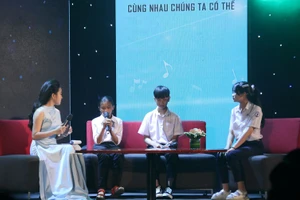 Chia sẻ cùng những em học sinh có người thân bị mắc bệnh ung thư.