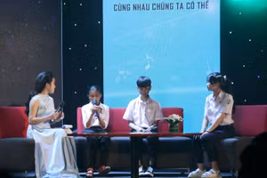 Chia sẻ cùng những em học sinh có người thân bị mắc bệnh ung thư.