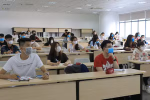 Sinh viên Trường Đại học Quốc tế Hồng Bàng trở lại giảng đường. Ảnh minh họa