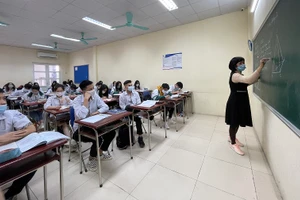 Cô trò Trường Lômônôxốp trong giờ học.