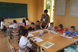 Học sinh Trường PTDTBT Tiểu học Bản Bua, Mường Ảng (Điện Biên). Ảnh minh họa