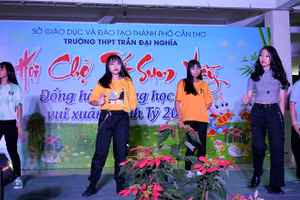 Học sinh Trường THPT Trần Đại Nghĩa (Cần Thơ) tham gia Hội chợ xuân năm 2020 – hoạt động mà các em không thể tham gia vì dịch bệnh 2 năm nay.