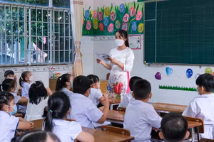 Các địa phương đang vận dụng tối đa các giải pháp nhằm khắc phục tình trạng thiếu giáo viên và cơ sở vật chất.