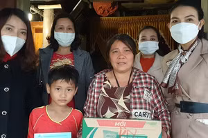 Hội Liên hiệp Phụ nữ Quảng Bình đã giúp đỡ, động viên học sinh mồ côi vượt qua những khó khăn và tiếp tục đến trường.