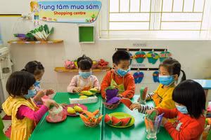 Nhiều trường mầm non tư thục tại các thành phố lớn vẫn hoạt động cầm chừng vì tỉ lệ học sinh ra lớp thấp. Ảnh minh họa