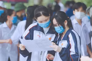 Học sinh Hà Nội cân nhắc trước khi đăng ký thi tốt nghiệp THPT năm 2021. Ảnh minh họa