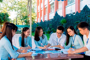 Sinh viên Khoa Sư phạm Trường ĐH Đồng Tháp trong giờ thảo luận nhóm.