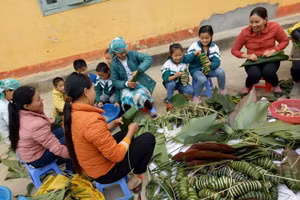 Học sinh vùng cao háo hức với hoạt động hướng về ngày Tết. Ảnh: NTCC