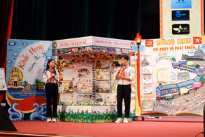 Độc đáo những sản phẩm báo tường chào mừng ngày Nhà giáo Việt Nam 20/11