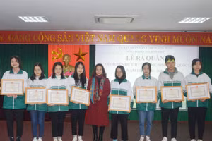 Đội tuyển học sinh giỏi Văn của tỉnh Quảng Bình tham dự kỳ thi đã có 8/8 học sinh đạt giải trong đó có 4 học sinh đạt giải Nhì tại kỳ thi học sinh giỏi Quốc gia năm 2021.