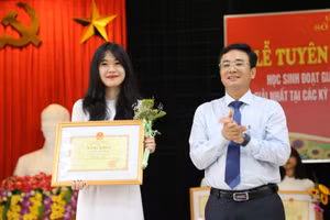Học sinh đạt thành tích cao được Sở GD&ĐT tuyên dương, khen thưởng.