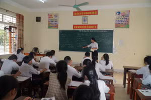 Giờ ôn tập cho học sinh lớp 9 Trường THCS Phan Thái Ất (xã Lĩnh Sơn, huyện Anh Sơn, Nghệ An)