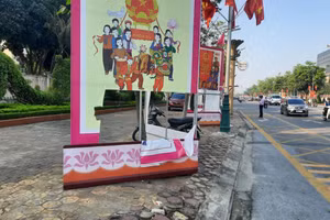 Khung tranh tuyên truyền bầu cử bị phá hoại tại TP Vinh, Nghệ An