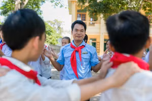 Thầy Nguyễn Sỹ Bằng - Giáo viên, Tổng phụ trách Đội Trường THCS Tân Dân (xã Hùng Tiến, Nam Đàn, Nghệ An).