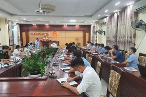 Ban chỉ đạo phòng chống dịch bệnh Covid-19 tỉnh Nghệ An họp khẩn về ca mắc mới trong cộng đồng. Ảnh: TTYT Nghệ An