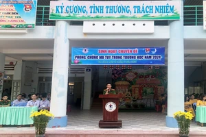 Trường THPT Thống Linh phối hợp Công an trang bị kỹ năng phòng chống ma túy cho em học sinh. Ảnh: Đức Tài