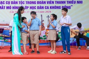 Chương trình tại buổi ra mắt mô hình “Lớp học dân ca 0 đồng”.