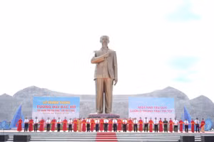Lễ khánh thành tượng đài Bác Hồ tại TP Phú Quốc diễn ra đúng vào dịp kỷ niệm 134 năm Ngày sinh của Bác.