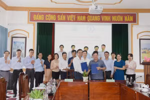 Lễ ký kết hợp tác giữa hai đơn vị.