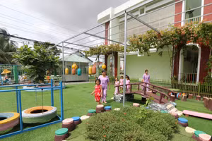 Sân chơi cho trẻ tại Trường MN Kim Đồng (TP Mỹ Tho, Tiền Giang) từ nguồn xã hội hóa.