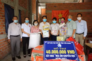 Trao tặng Mái ấm khuyến học cho học sinh tại Thị xã Cai Lậy, Tiền Giang.