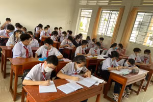 Học sinh Cà Mau đến trường trong trạng thái bình thường mới.