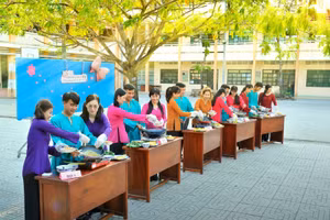 Hội thi nấu ăn tại Trường THCS Lê Ngọc Hân, TP Mỹ Tho, Tiền Giang.