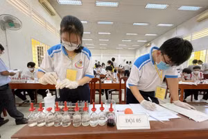 Thí sinh dự thi phần thi thực hành.