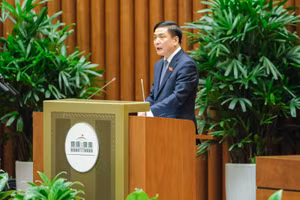 Tổng Thư ký Quốc hội, Chủ nhiệm Văn phòng Quốc hội Bùi Văn Cường đã lấy phiếu xin ý kiến đại biểu Quốc hội về nhóm vấn đề chất vấn tại kỳ họp