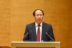 Phó Thủ tướng Lê Văn Thành trình bày báo cáo của Chính phủ về tình hình kinh tế-xã hội tại phiên khai mạc Kỳ họp thứ 3 Quốc hội khóa XV