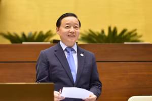  Bộ trưởng Trần Hồng Hà đăng đàn trả lời chất vấn