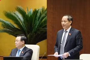  Thượng tướng Trần Quang Phương - Phó Chủ tịch Quốc hội phát biểu điều hành phiên thảo luận