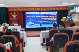 Bà Đỗ Thị Thu Thảo – Phó Chủ tịch  Hội Liên hiệp Phụ nữ Việt Nam phát biểu tại hội thảo