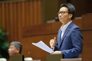 Phó Thủ tướng Chính phủ Vũ Đức Đam phát biểu giải trình ý kiến của các đại biểu