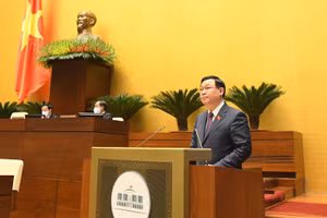 Uỷ viên Bộ Chính trị, Chủ tịch Quốc hội Vương Đình Huệ