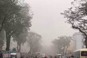 Hà Nội xuất hiện sương mù dày đặc bất thường