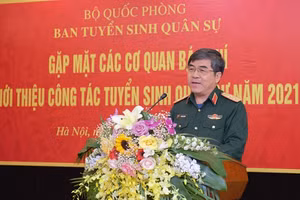 Trung tướng, GS.TS Trần Hữu Phúc thông tin.