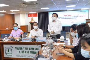 Phó Giám đốc Sở TT&TT TP.HCM Từ Lương thông tin với báo chí (Ảnh: Tự Trung)