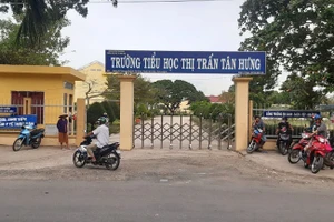 Trường Tiểu học thị trấn Tân Hưng nơi xảy ra việc lạm thu khiến hiệu trưởng bị kỷ luật.