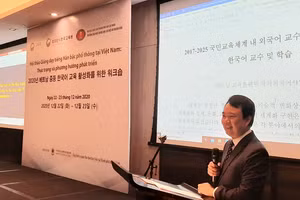 PGS.TS Nguyễn Tô Chung - Phó Trưởng Ban Quản lý Đề án Ngoại ngữ Quốc gia -Bộ GD&ĐT chia sẻ tại hội thảo.