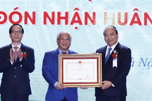 Thủ tướng Nguyễn Xuân Phúc dự Lễ kỷ niệm 50 năm xây dựng và Phát triển Bệnh viện nhi Trung ương