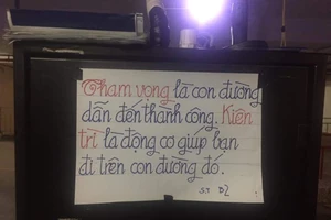 Những tờ giấy truyền động lực của chú bảo vệ Sài Gòn 