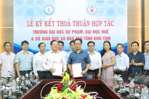 Trường ĐHSP Huế ký cam hỗ trợ Sở GD-ĐT Kon Tum bồi dưỡng giáo viên để thực hiện thành công chương trình giáo dục phổ thông mới 